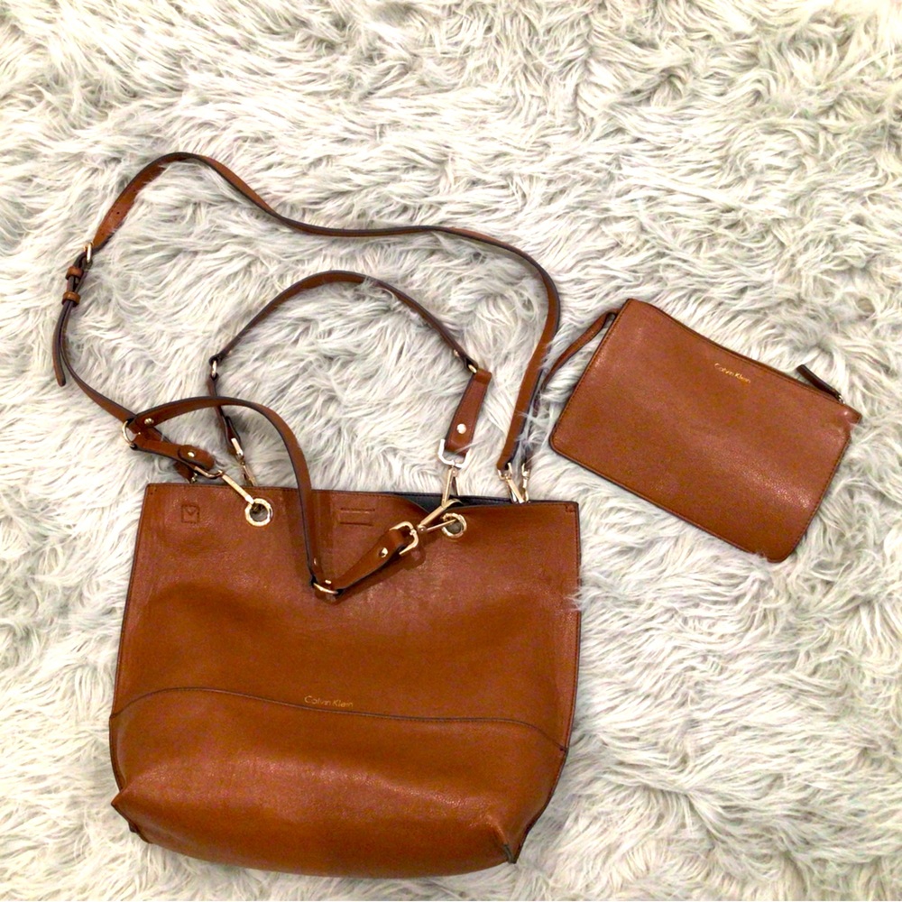 Calvin Klein reversible tote w/ pouch